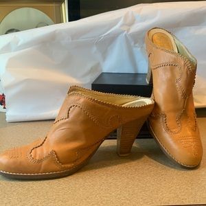 GUC leather Jessica Simpson mules Carmel color just lowered price now firm